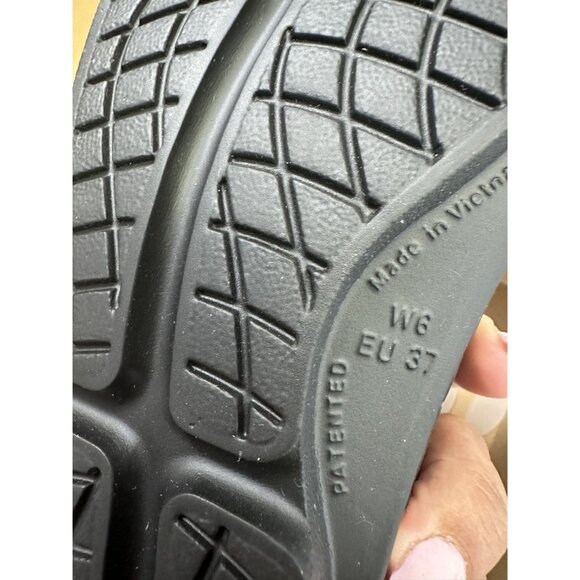 OOFOS OOlala Luxe Women's size 6/EURO 37 Latte Thong Comfort Sandals - Picture 8 of 8